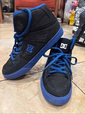 DC Black and Blue High-Top Skate Shoes size 6